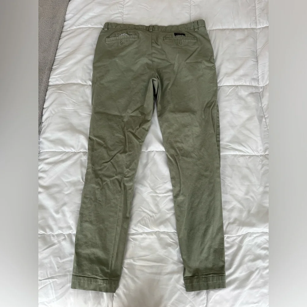Green banana republic Aiden chino pants